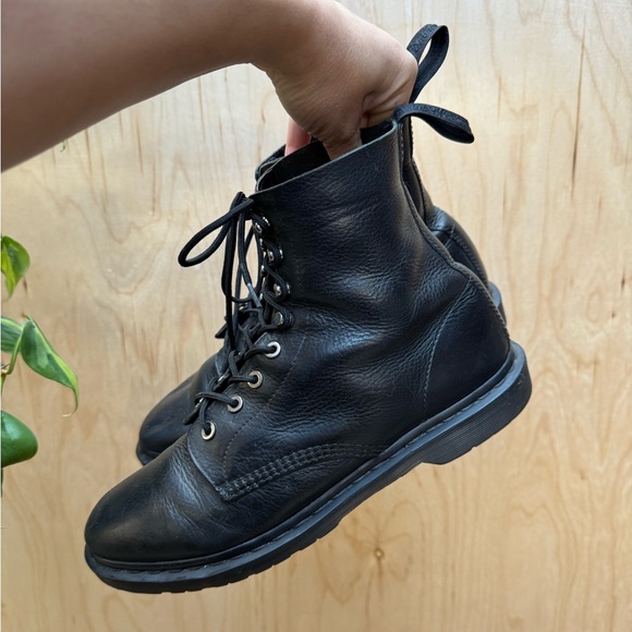 DR. MARTENS Hadley 8-Tie Boot Black 10M/11L